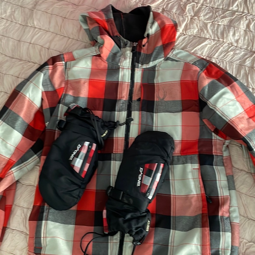 Spyder snow boarding jacket and matching gloves